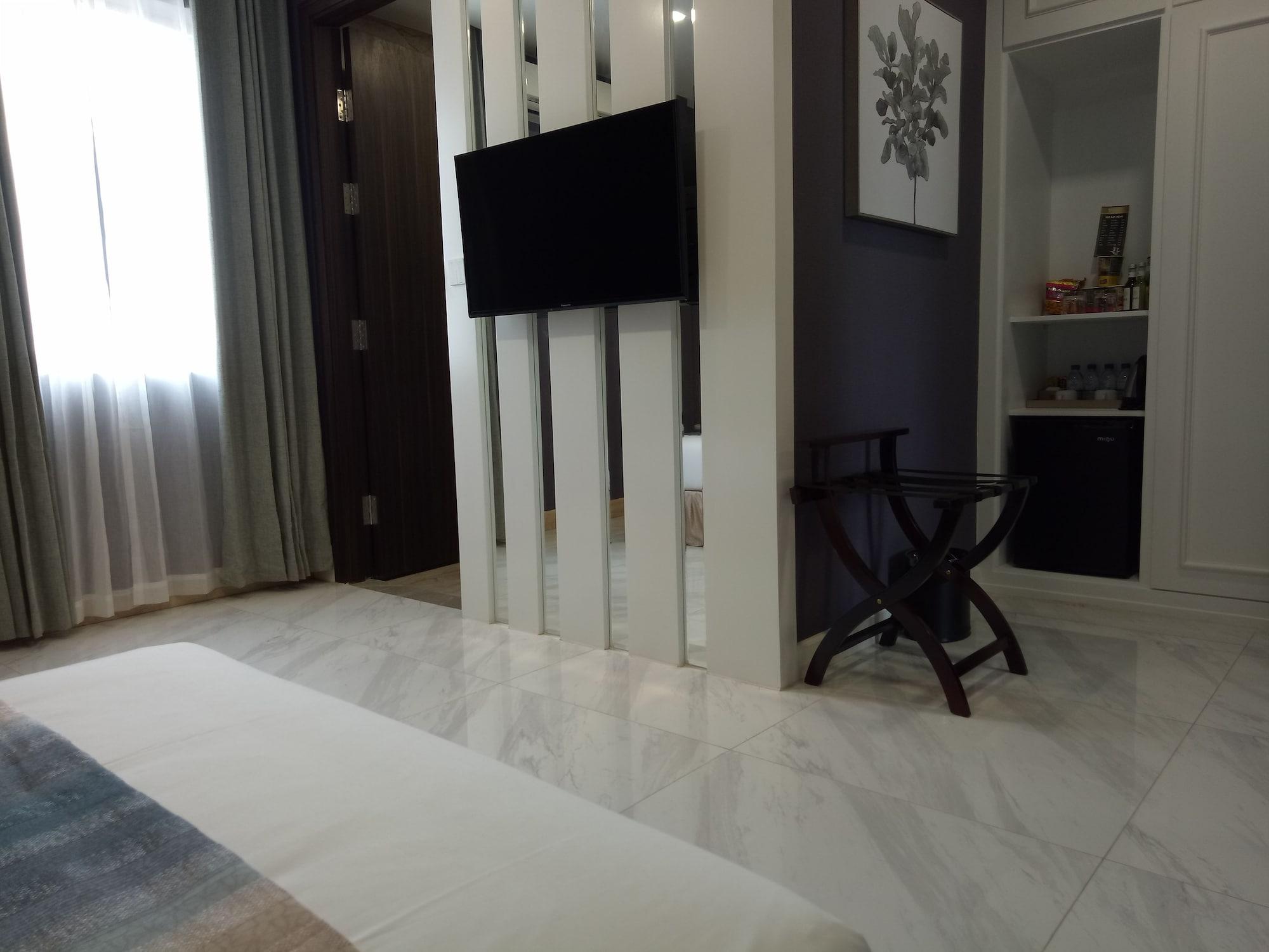 V Boutique Hotel Пномпень Экстерьер фото